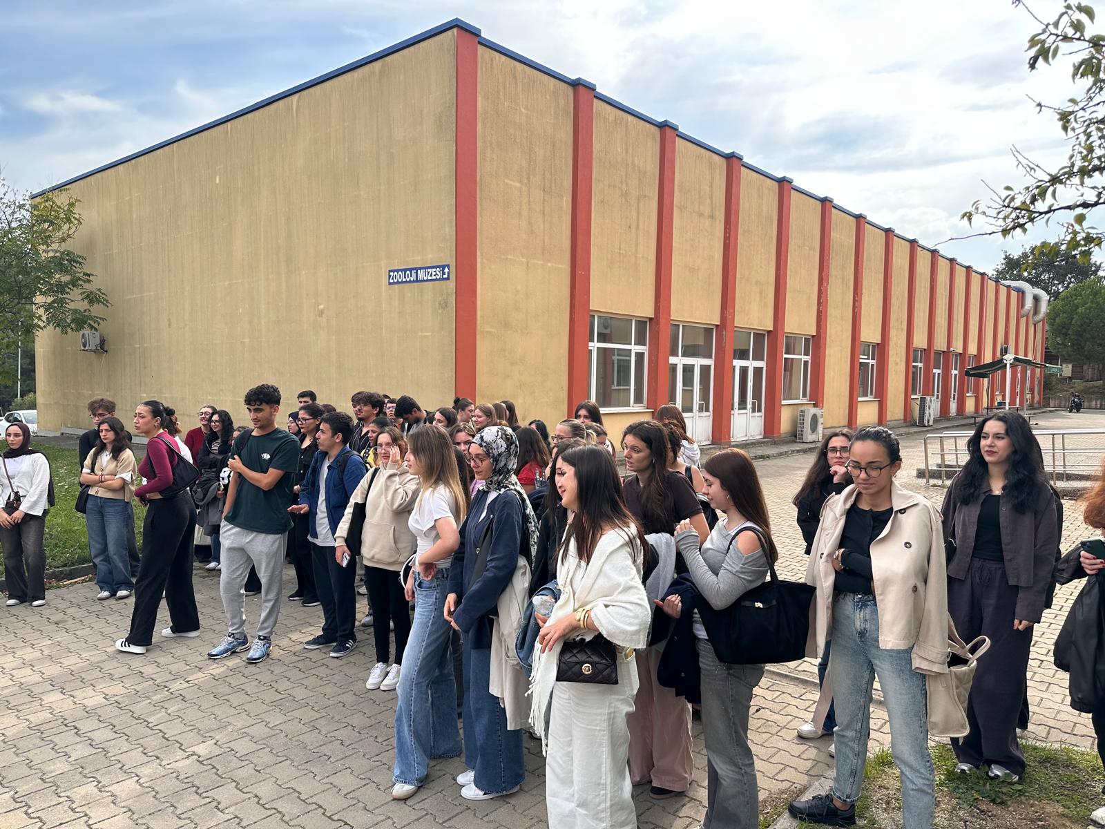 Kimya Bölümü 1. Sınıf Öğrencilerine Temel Yangın Eğitimi Verildi